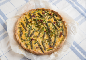 Spargel-Quiche mit Speck